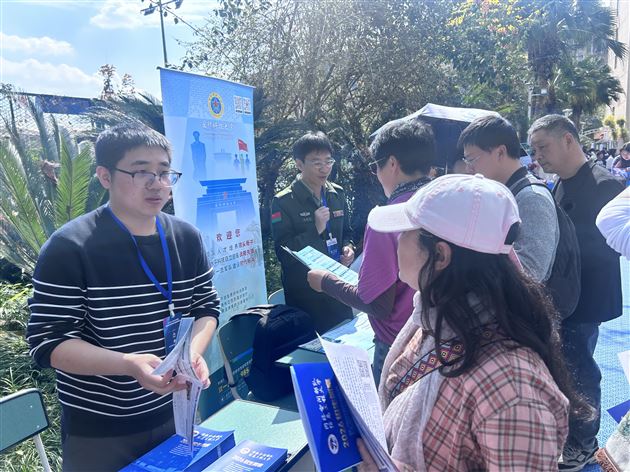 棠外举办生涯规划“高大衔接”暨65所高校展宣活动 (3).jpg