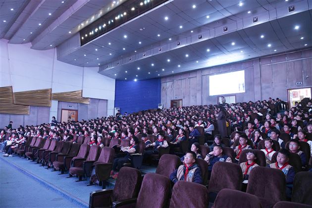 棠外附小举行六年级家长义工课堂讲座