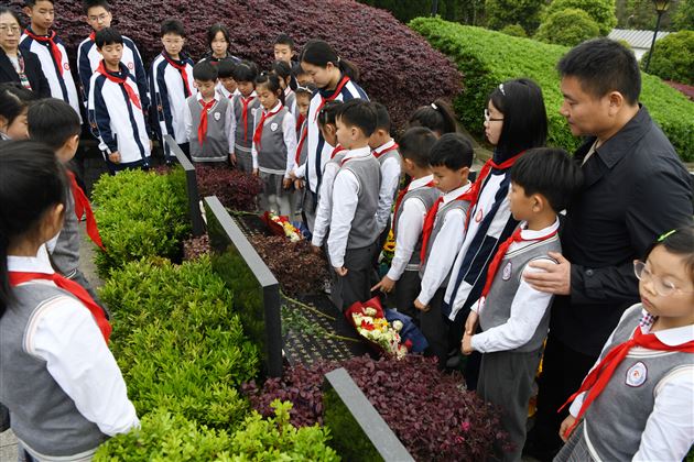 成都棠外“追寻·2026·清明祭英烈”主题教育活动