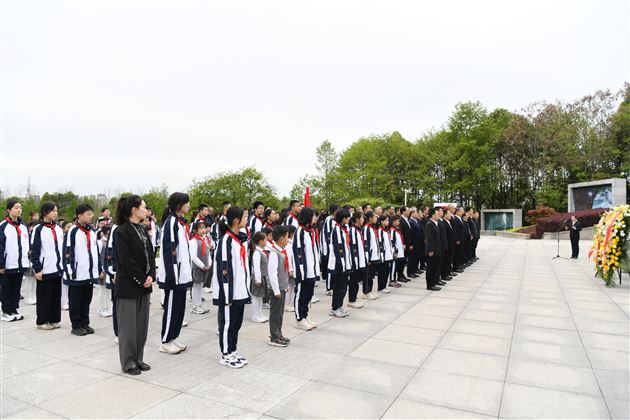 成都棠外“追寻·2026·清明祭英烈”主题教育活动