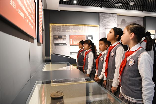 成都棠外“追寻·2026·清明祭英烈”主题教育活动