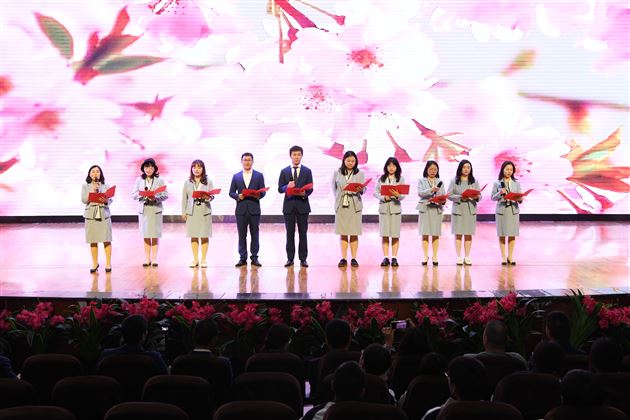 成都棠湖外国语学校初 2023 级学法指导暨学生表彰大会圆满举行 