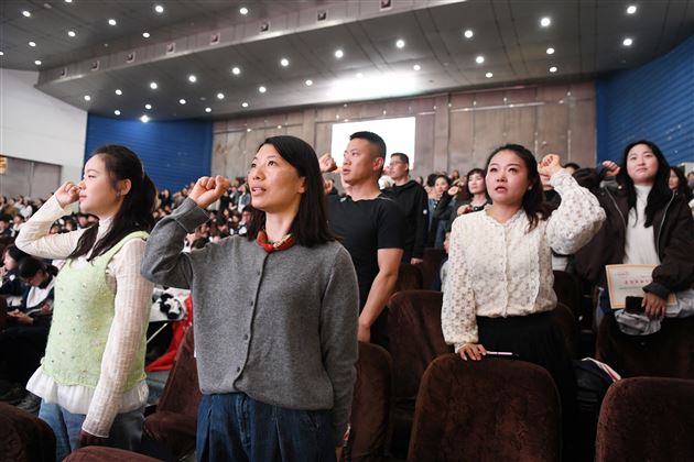 成都棠湖外国语学校初 2023 级学法指导暨学生表彰大会圆满举行 