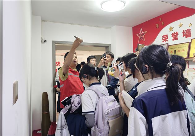 棠外高2025级学子在实践中读懂基层治理