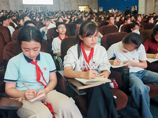 棠外附小六年级举行学生讲堂活动