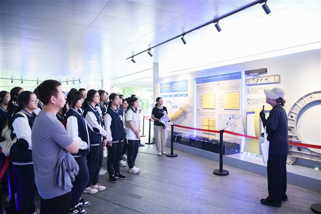 棠外高中青年学生党校专题培训暨2026年“五四”青年节特别主题团日活动