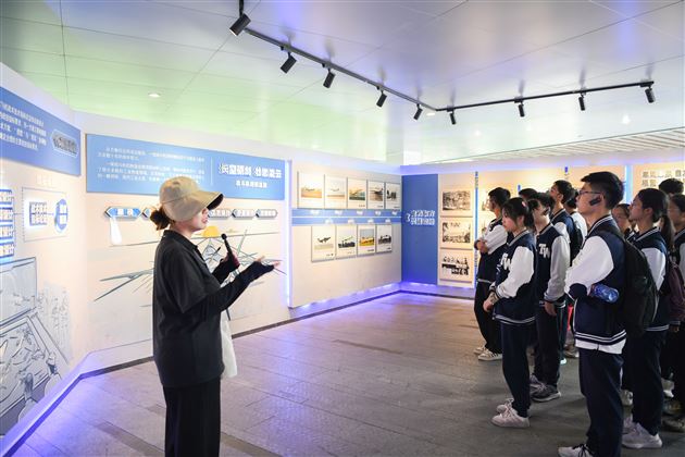 棠外高中青年学生党校专题培训暨2026年“五四”青年节特别主题团日活动