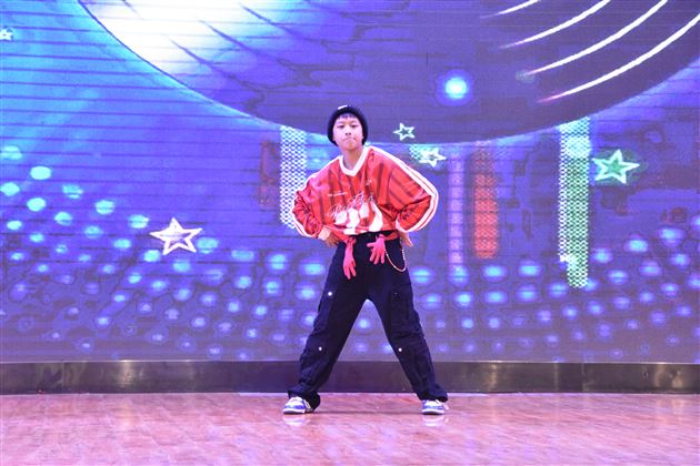 参加艺术节表演