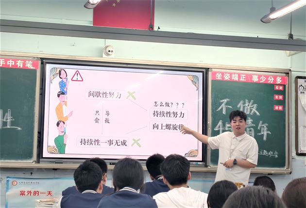 棠外高中班主任名师工作坊开展“积极心理学视角下的班会课探索与实践”活动