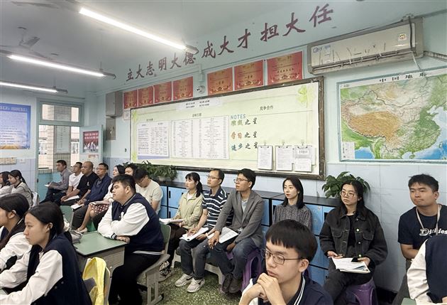 棠外高中班主任名师工作坊开展“积极心理学视角下的班会课探索与实践”活动