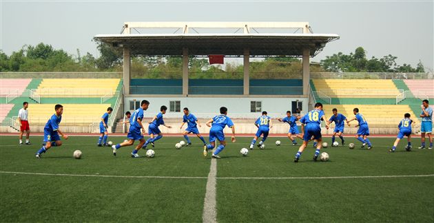 棠湖中学外语实验学校足球队训练(五)
</p><p>　　