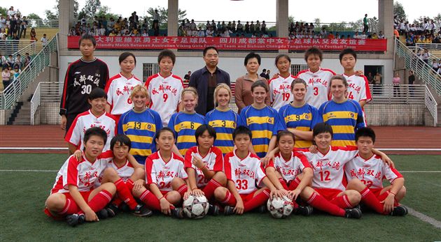 澳大利亚“维京勇士”女子足球队访问棠湖中学外语实验学校(一)
</p><p>　　