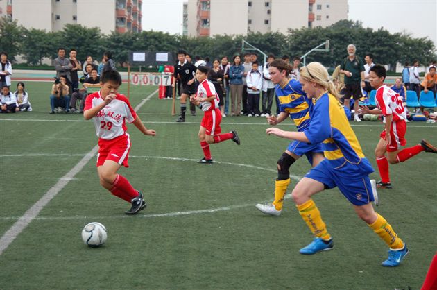 澳大利亚“维京勇士”女子足球队访问棠湖中学外语实验学校(五)