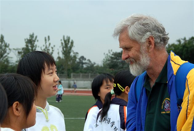 澳大利亚“维京勇士”女子足球队访问棠湖中学外语实验学校(一)