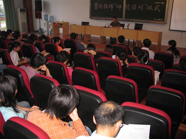 棠湖中学外语实验学校举行师徒结对仪式(一)