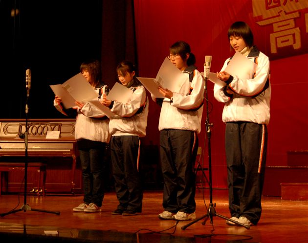 棠中外语学校高2009级新年诗歌演诵会(二)
</p><p>　　