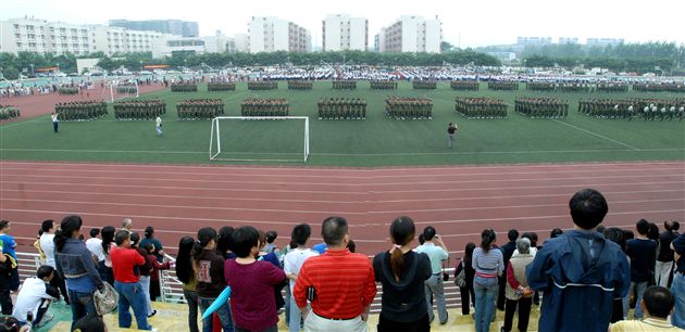 棠湖中学外语实验学校2007-2008学年度第一学期开学典礼暨新生军训汇报演出(十四)