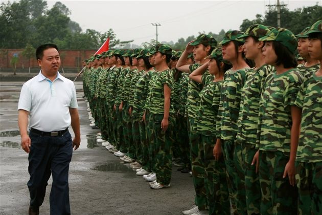 棠湖中学高2011级军训汇演（一）