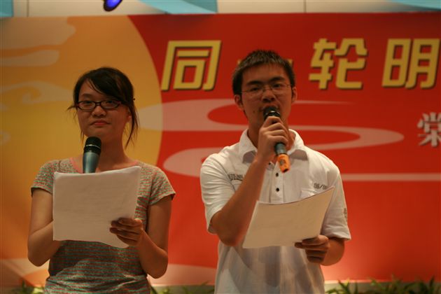 棠湖中学灾区学生中秋联欢晚会（一） 