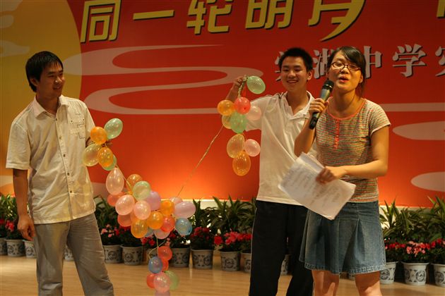 棠湖中学灾区学生中秋联欢晚会（十） 