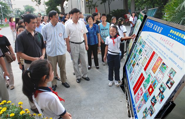 月圆中秋，情满校园(二)</p><p>　　