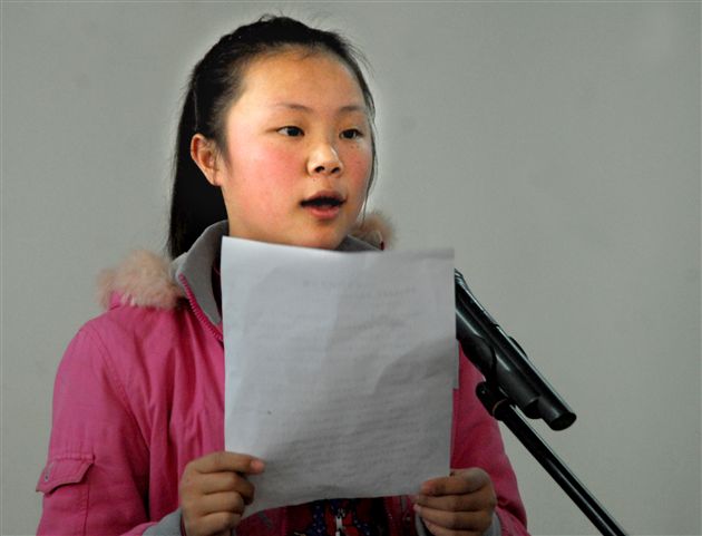 访菲代表团学生代表、绵阳安县桑枣中学的张双同学发言