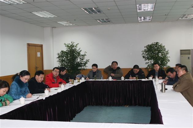 全体行政认真学习专家讲座