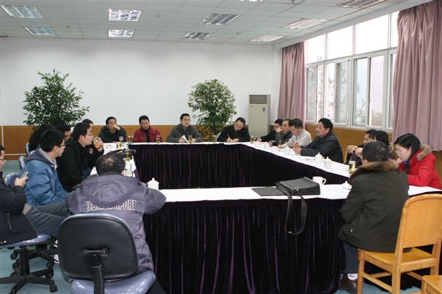 高三年级班主任分组讨论会