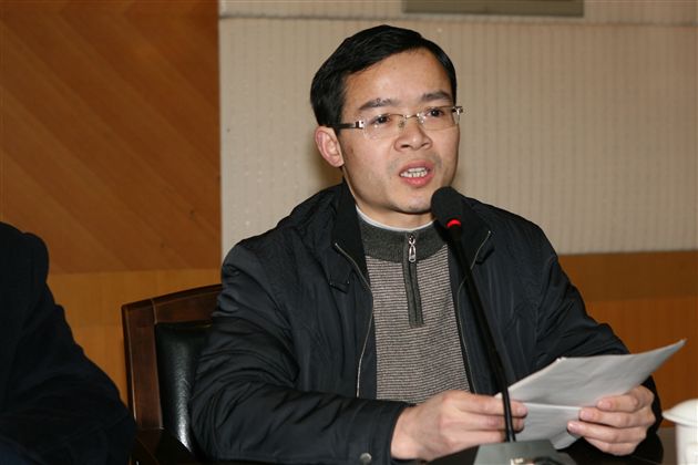 班主任代表蒲仕宏老师发言