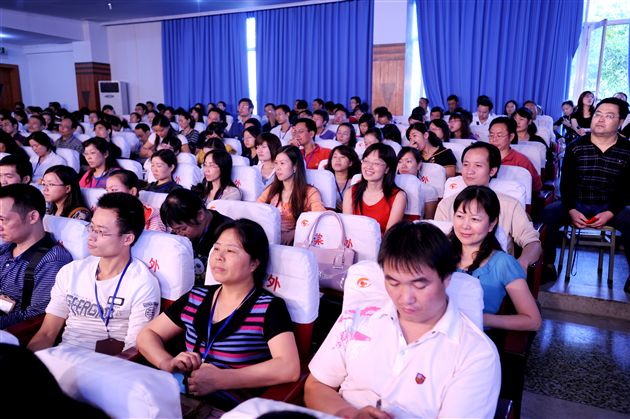 棠外师生热烈欢送黄光成校长赴京参加国庆观礼4