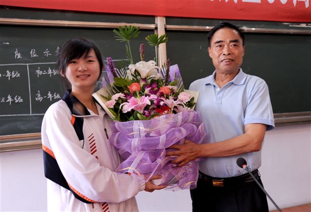 棠外师生热烈欢送黄光成校长赴京参加国庆观礼14