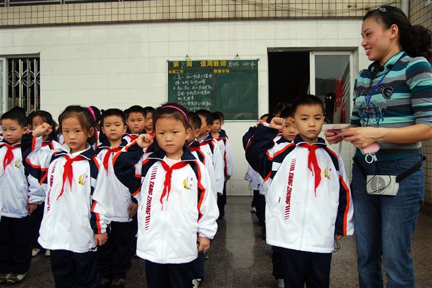棠外附小隆重庆祝中国少年先锋队建队60周年3