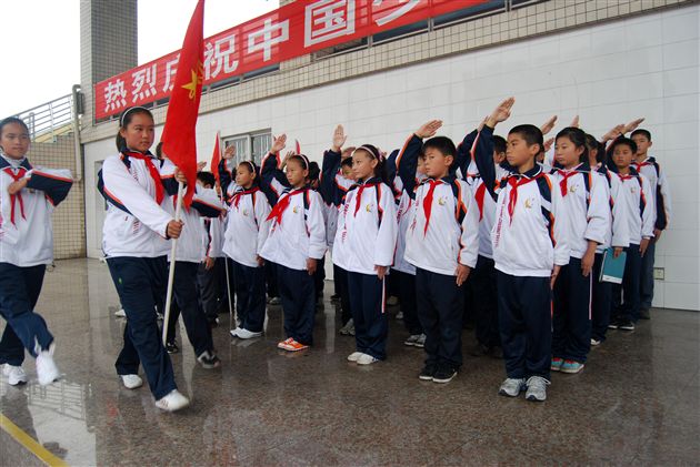 棠外附小隆重庆祝中国少年先锋队建队60周年7