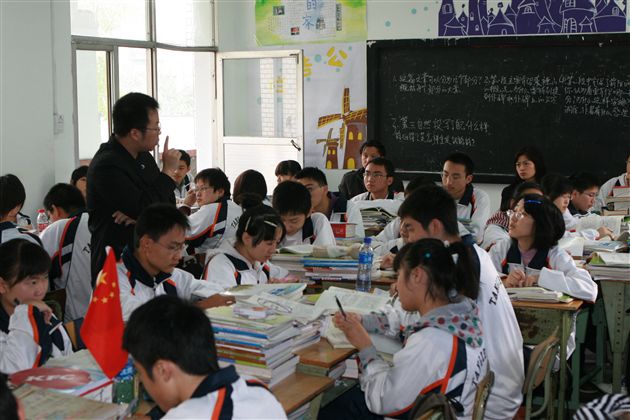 刘旺春老师教学风采（摄于09年10月21日，重庆市第11中学到我校学习“三段式”教学模式）