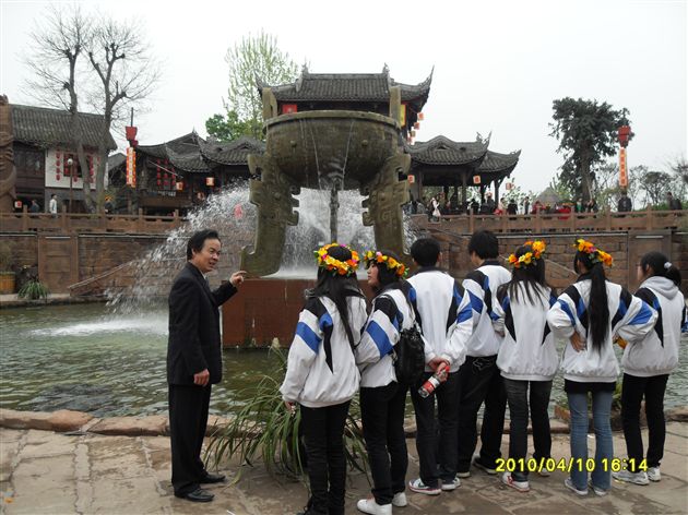 《九寨沟中学》小记者采风团12