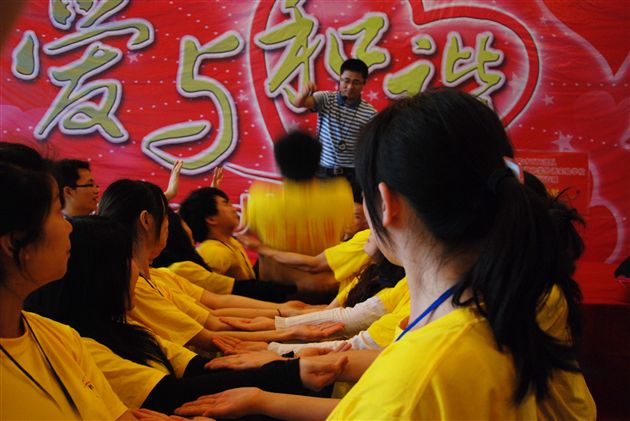 架起心的桥梁  扬起爱的风帆8