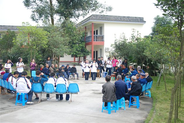 棠外初一、初二团总支重阳节敬老院社会实践5</p><p>　　