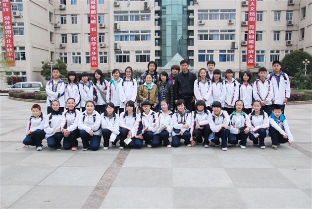 中央电视台一行再访棠外 真情温暖重建心灵家园