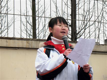 棠中举行2007至2008学年度下期开学典礼(四)：学生代表钟潇发言