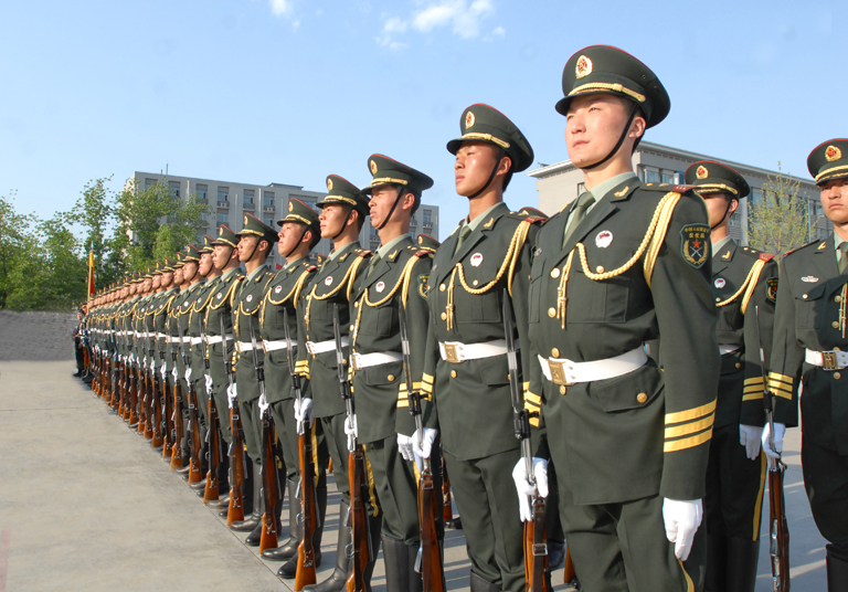 天之骄子--中国人民解放军三军仪仗队(图片)
