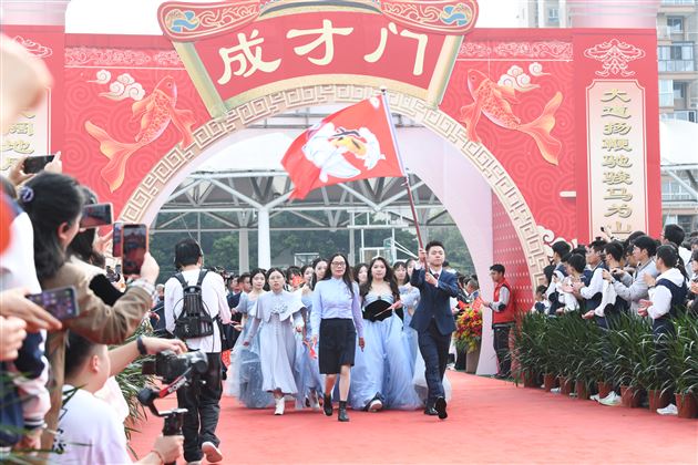 壮观天地，与立苍穹 —— 记棠外高 2026 届高三成人典礼