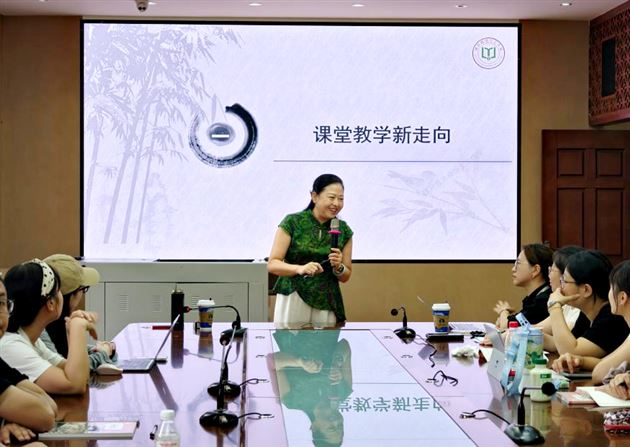 名师引航启新思 深耕课堂促成长