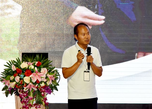 棠外初2026级召开新学期首次家长会及亲子教育讲座 