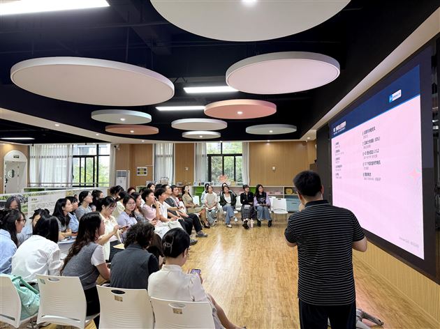 棠外附小徐永祥老师受邀在成都市第十二幼儿园作宇树机器狗教学应用专题培训