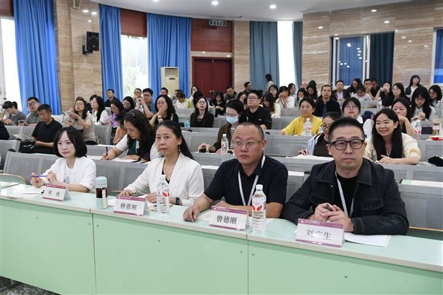 棠外成功承办成都市高2024级高三历史复习研讨会 