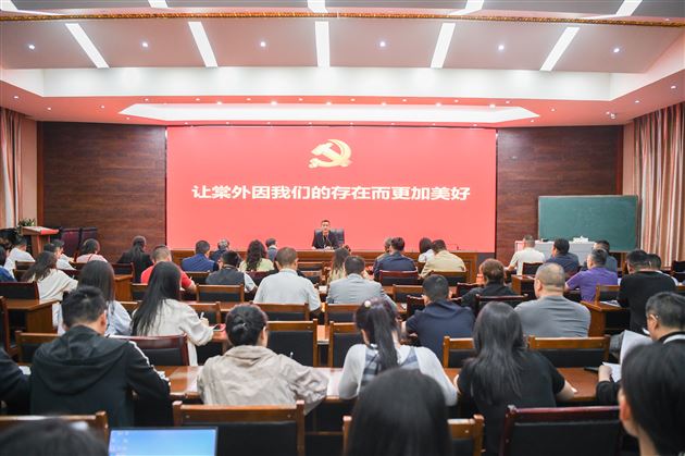 把准方向强党建 立德树人育新人——棠外召开党委（扩大）会议 
