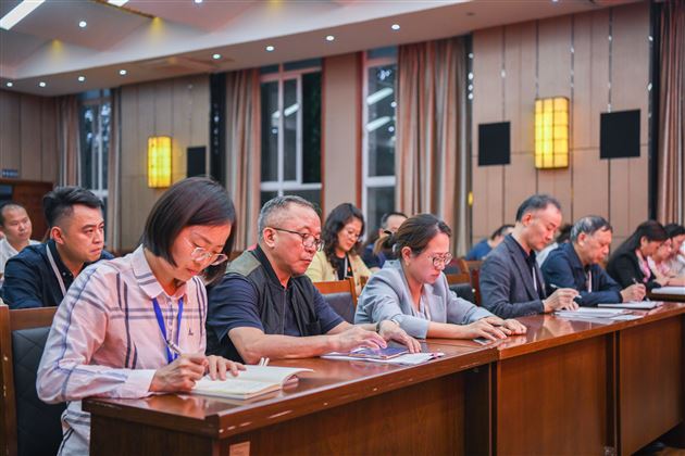把准方向强党建 立德树人育新人——棠外召开党委（扩大）会议
