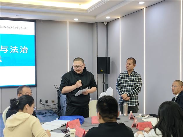 棠外党员教师袁成受邀为青海省初中道德与法治骨干教师及专兼职教研员作好课堂专题培训