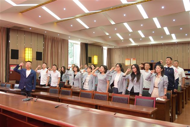 棠外初中第二党支部召开接收预备党员大会