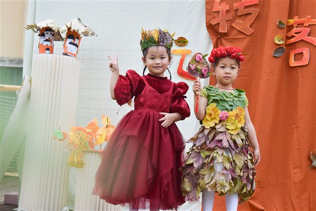 棠湖仁智幼儿园小班年级开展玩转落叶主题活动